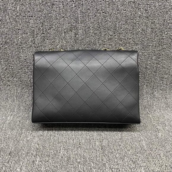100% Authentic CHANEL Leather Shoulder Bag - Picture 2 of 14